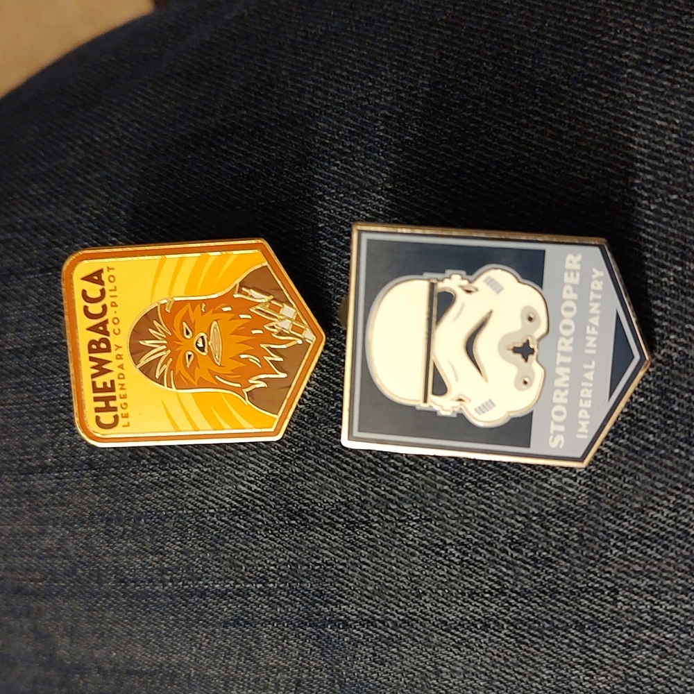 2 Star wars Disney trading pins